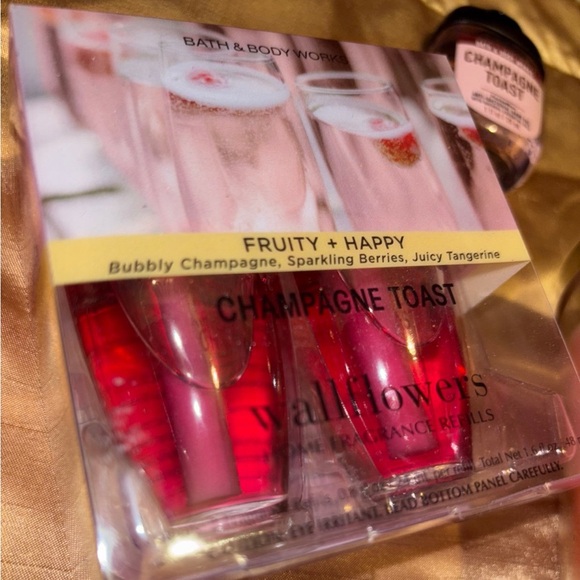 NEW Bath and Body Works Champagne Toast Candle 2pk Wallflower + Free Gift! - Picture 5 of 6